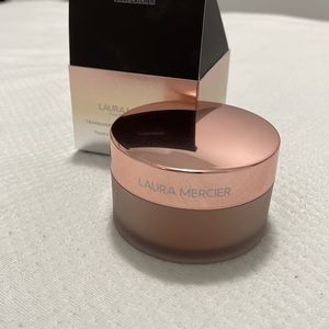 Laura Mercier translucent loose setting powder - Cosmic Rose